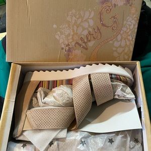 Very G shoes. Size 10 women’s. Never worn.